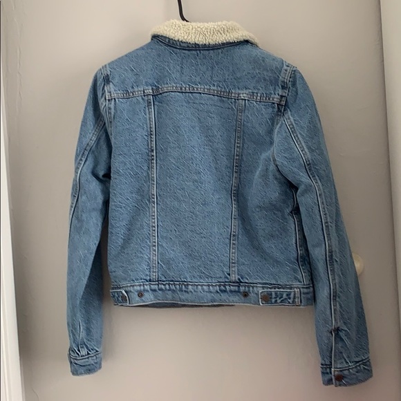 Levi’s Sherpa blue jean jacket - Picture 2 of 4